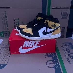Clean Jordan’s. Are used no stains.